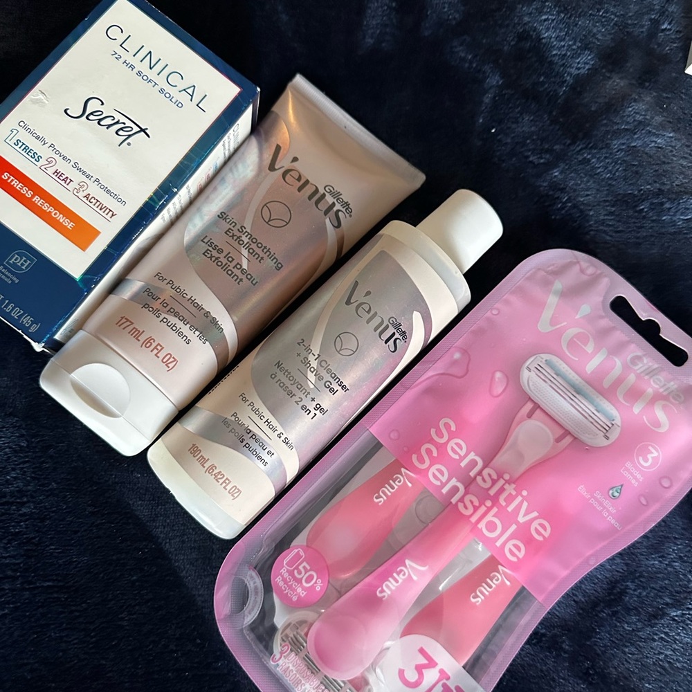 VENUS Pink and White Shaving Set